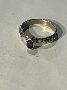 Sterling Silver Amethyst Ring - Purple Gemstone. Sz 7. Detailed band
